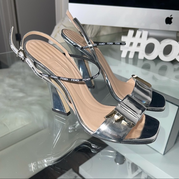 FENDI Logo Metallic Leather Sandals In Silver